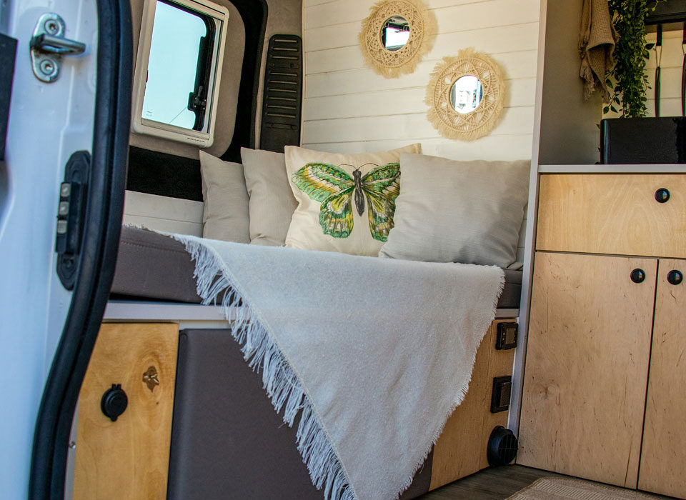 Homologacion-de-camas-en-furgones-vivienda-tipos-de-anclajes-y-requisitos-legales---inaga-homologaciones